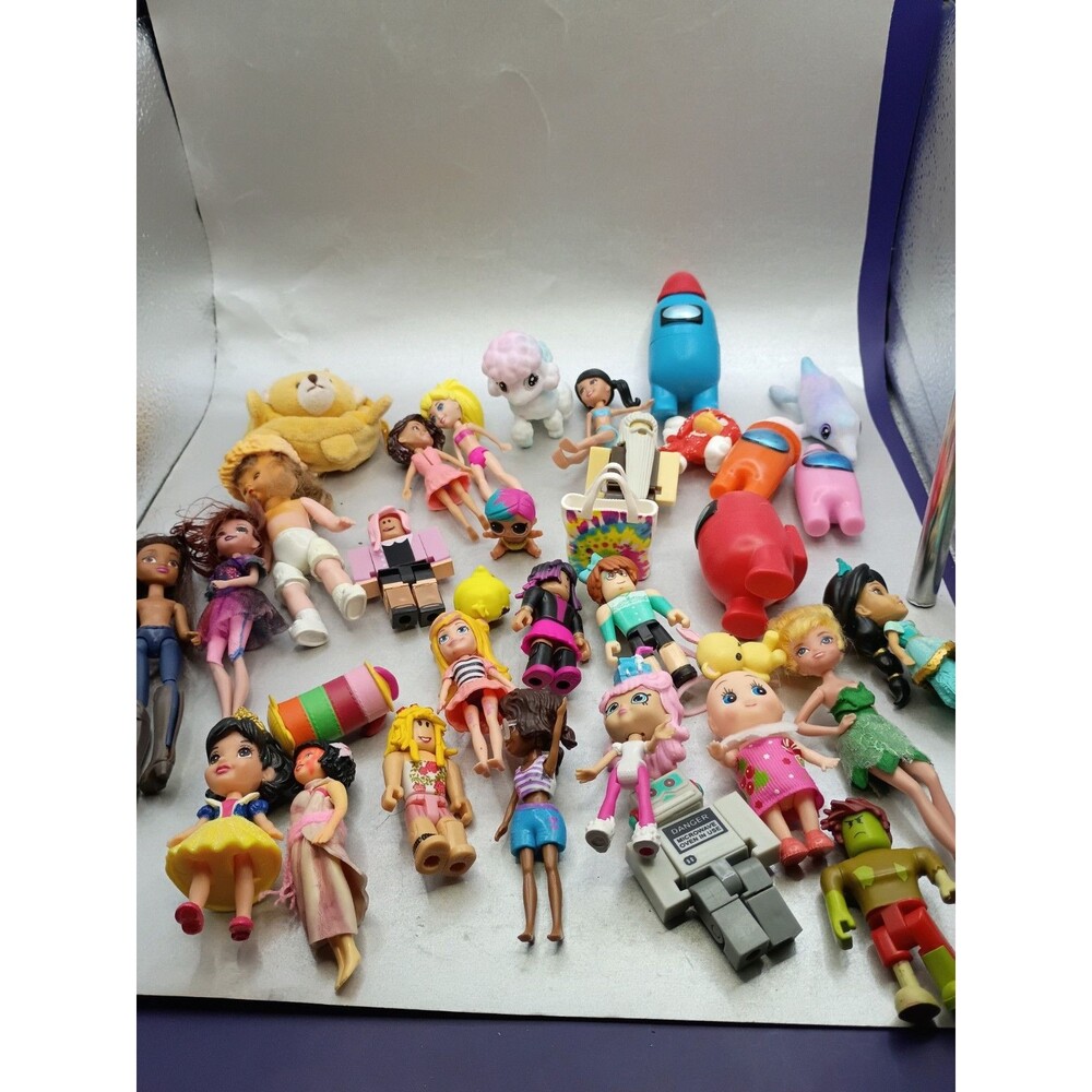 Mixed Lot Of Little People. Polly Pockets And More Including The Bag